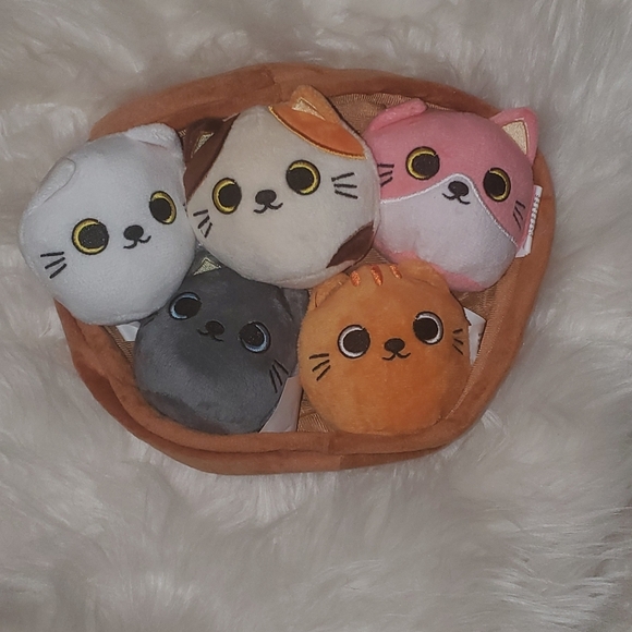 Basket of Cats Stuffed Animals - Picture 5 of 10